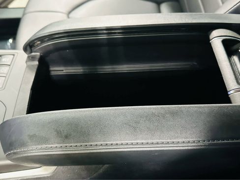 Used 2023 Toyota Highlander XLE image 19