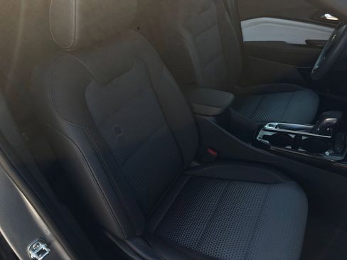 Used 2025 Chevrolet Trax LT image 35