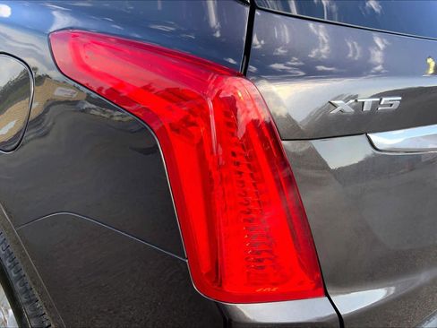 Used 2018 Cadillac XT5 FWD image 27