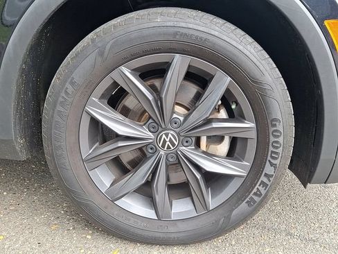 Used 2023 Volkswagen Tiguan SE AWD/4WD image 8