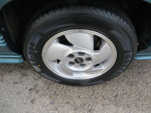 Used 1994 Pontiac Grand Prix SE image 21