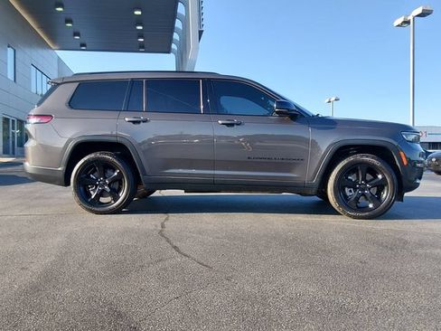 Used 2024 Jeep Grand Cherokee L Limited w/ Black Appearance Package RWD image 2