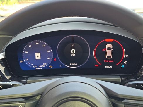 Used 2025 Porsche Macan Electric image 27