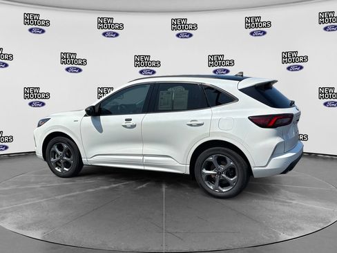 Used 2023 Ford Escape ST-Line w/ Tech Pack #1 AWD/4WD image 3