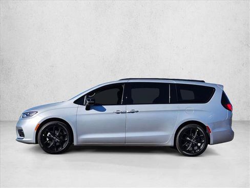 New 2026 Chrysler Pacifica Limited w/ S Appearance Package FWD image 5
