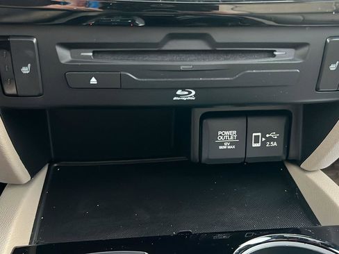 Used 2022 Honda Pilot Touring image 28