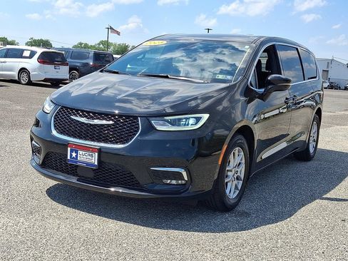 Used 2025 Chrysler Pacifica Select FWD image 5