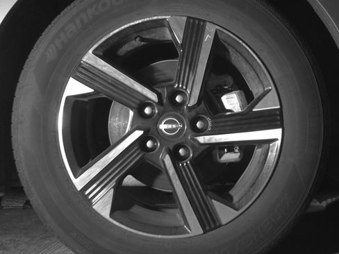 Used 2025 Nissan Sentra SV FWD image 13