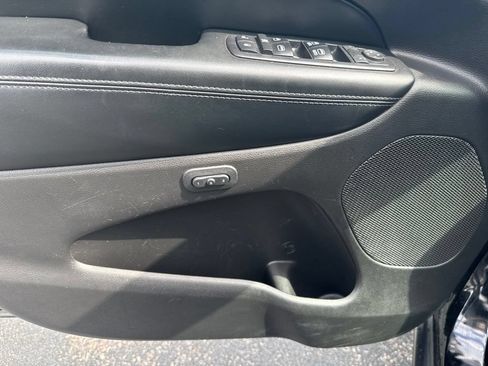 Used 2018 Jeep Grand Cherokee Limited AWD/4WD image 12