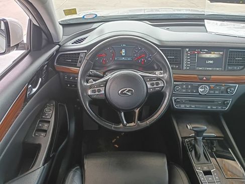 Used 2017 Kia Cadenza Technology FWD image 4