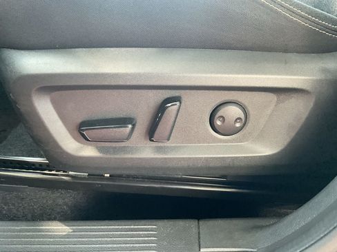 Used 2025 Nissan Rogue SV FWD image 9