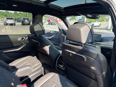 Used 2024 BMW X7 xDrive40i w/ M Sport Package AWD/4WD image 34