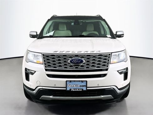 Used 2019 Ford Explorer Platinum image 2