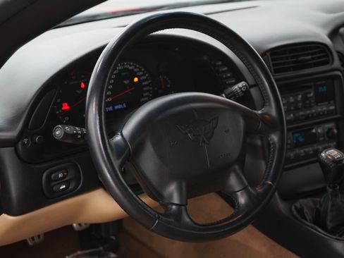 Used 2000 Chevrolet Corvette Convertible w/ Memory Pkg RWD image 17