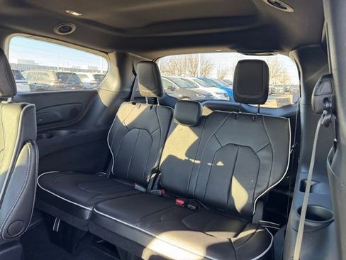 New 2026 Chrysler Pacifica Limited w/ S Appearance Package AWD/4WD image 31