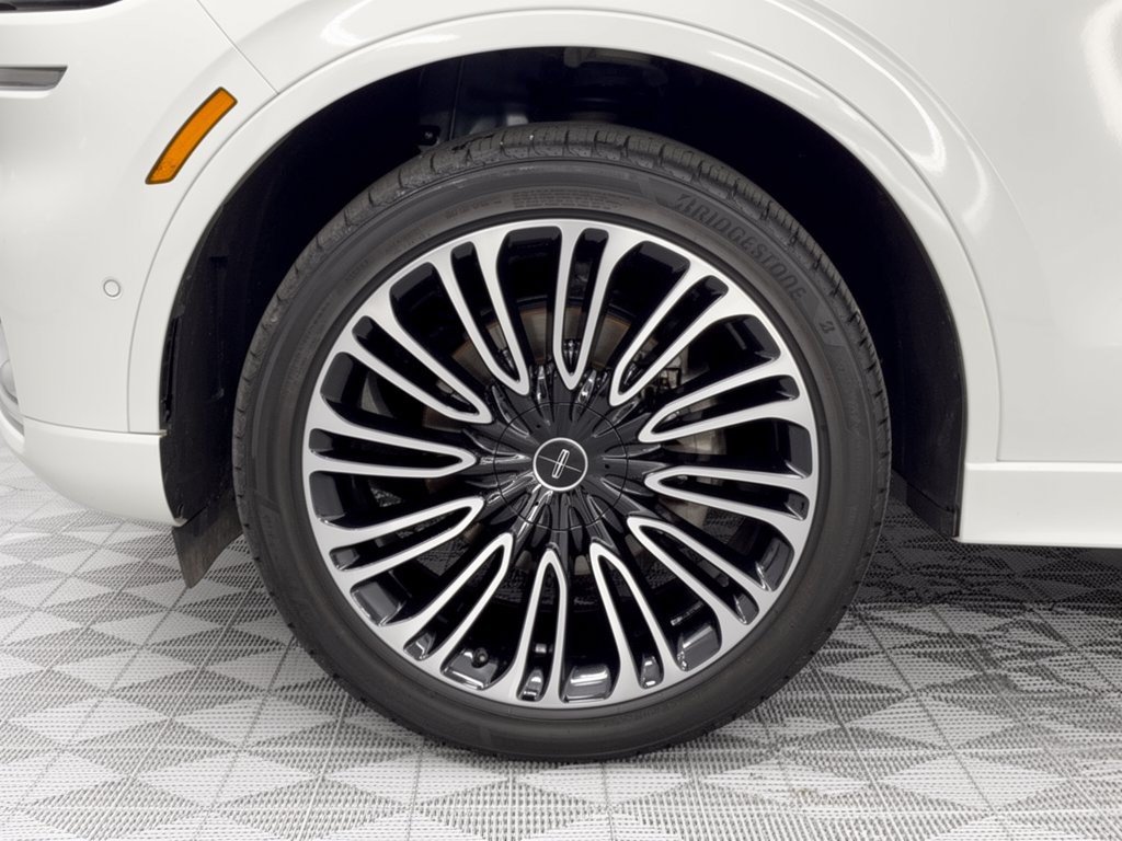 Used 2023 Lincoln Aviator Black Label w/ Class IV Trailer Tow Package AWD/4WD image 13