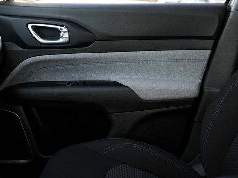 Used 2024 Jeep Compass Sport image 11