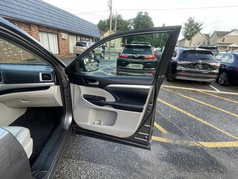 Used 2014 Toyota Highlander XLE AWD/4WD image 27