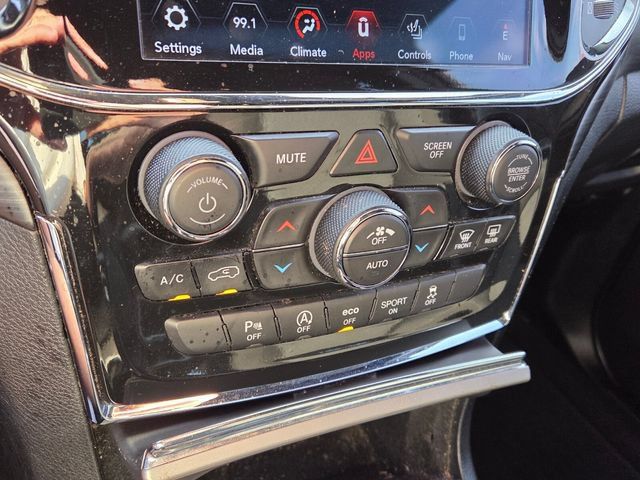 Used 2022 Jeep Grand Cherokee Laredo E w/ Security & Convenience Group RWD image 22
