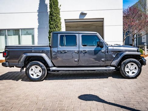 Used 2023 Jeep Gladiator Sport AWD/4WD image 11