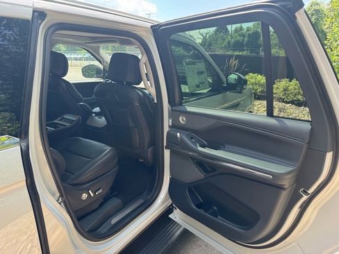 New 2025 Lincoln Navigator L Reserve image 14