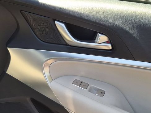 Used 2025 Genesis G70 2.5T RWD image 33