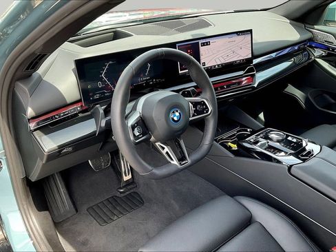 Used 2025 BMW 550e xDrive w/ Premium Package AWD/4WD image 17