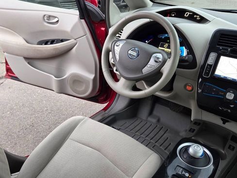 Used 2012 Nissan Leaf SV image 29
