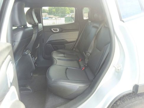 Used 2024 Jeep Compass Latitude AWD/4WD image 30