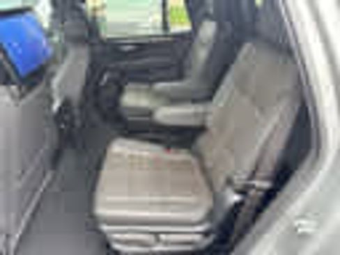 Used 2025 Chevrolet Tahoe High Country AWD/4WD image 10