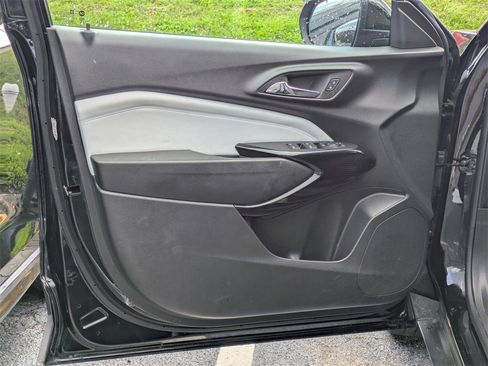 Used 2024 Chevrolet Trax LT image 11