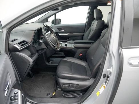 Used 2024 Toyota Sienna XSE AWD/4WD image 18