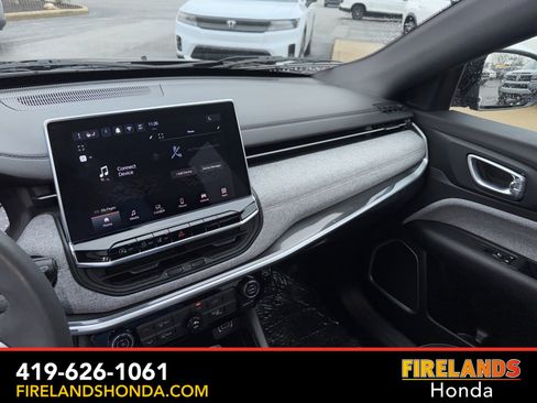 Used 2024 Jeep Compass Latitude image 18