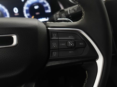 Used 2024 Jeep Grand Cherokee Altitude image 26