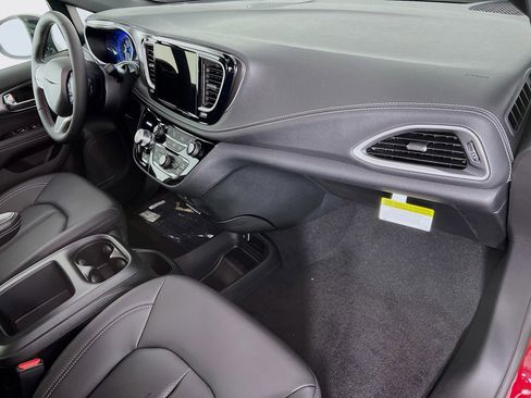 New 2026 Chrysler Pacifica Select FWD image 21