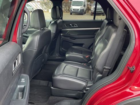 Used 2019 Ford Explorer XLT w/ Equipment Group 202A image 12