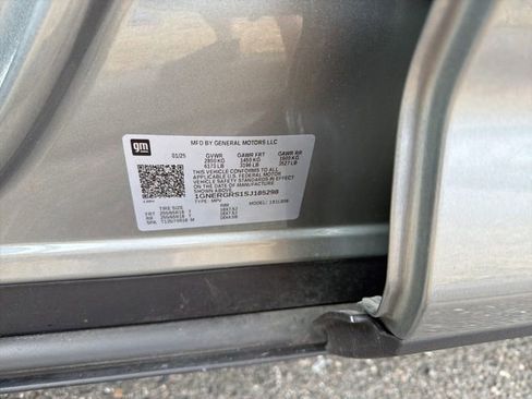 Used 2025 Chevrolet Traverse LT image 13