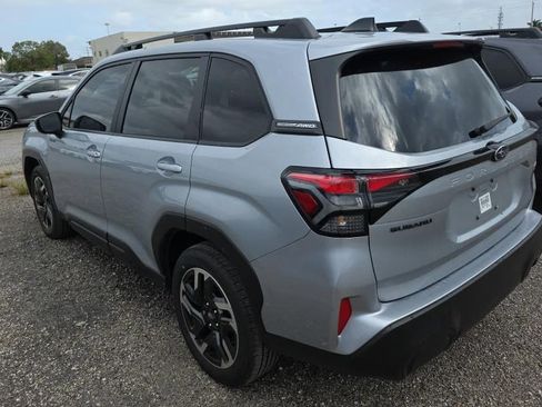 Used 2025 Subaru Forester Premium image 5