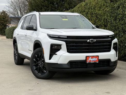 New 2026 Chevrolet Traverse LT image 2