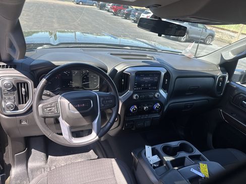 Used 2022 GMC Sierra 2500 SLE w/ SLE Value Package; AWD/4WD image 14