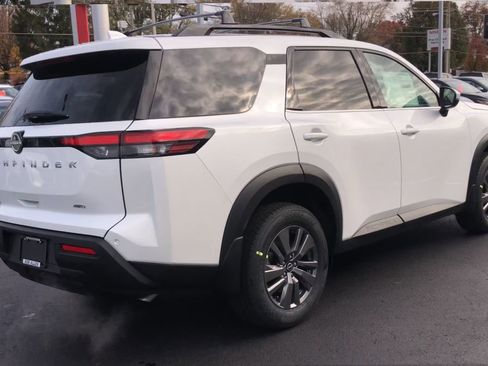 New 2025 Nissan Pathfinder SV image 8