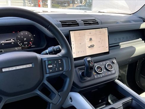 Used 2025 Land Rover Defender 110 S image 6