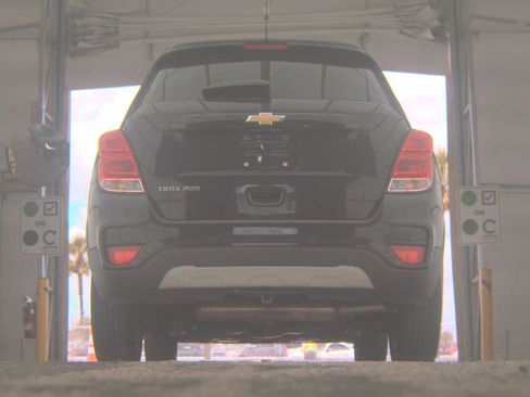 Used 2021 Chevrolet Trax LT w/ Premium Seat Package AWD/4WD image 7