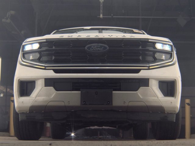Used 2025 Ford Expedition Max Platinum AWD/4WD image 6