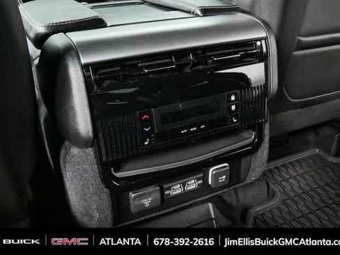 Used 2024 Jeep Wagoneer L Series II w/ Convenience Group I AWD/4WD image 21