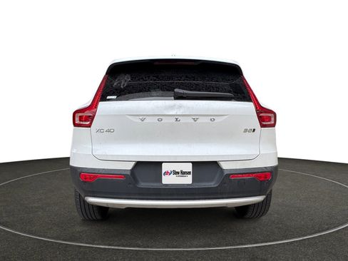 Used 2025 Volvo XC40 B5 Core image 5