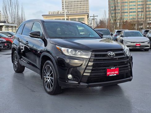Used 2018 Toyota Highlander SE image 7