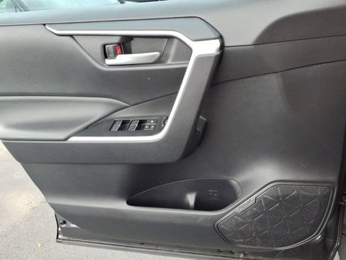 Used 2025 Toyota RAV4 XLE FWD image 22