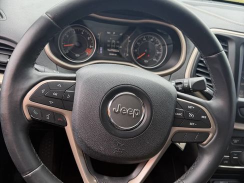 Used 2015 Jeep Cherokee Latitude FWD image 28
