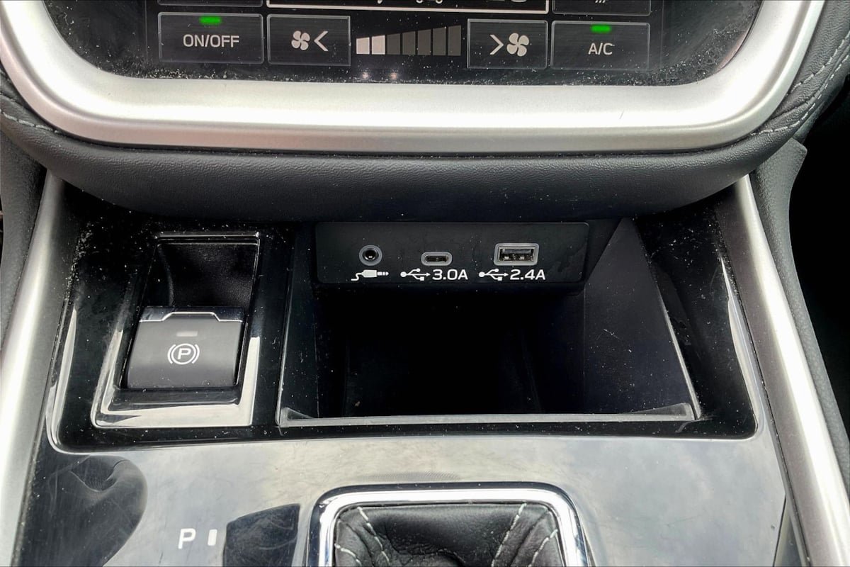 Used 2024 Subaru Outback Premium AWD/4WD image 31